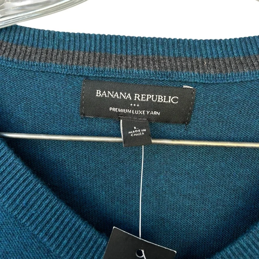 NWT Banana Republic Premium Lux x Yarn V-Neck Sweater - Size Large - Turquoise
